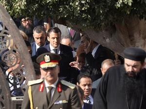 French President Emmanuel Macron visits the Coptic Church headquarters in Cairo on January 29, 2019. 
Ludovic MARIN / AFP