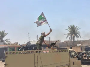 Asaib Ahl al-Haq fighter (Twitter)