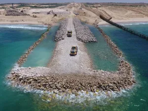 50 meters wide, 6 meters high #Israel shows first pictures of the Gaza sea lock (Twitter)