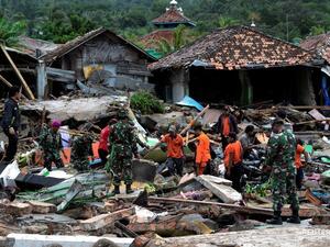 Rescuers using heavy machinery and their bare hands dig through rubble for survivors after Indonesian tsunami (Twitter)