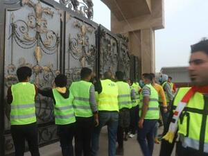 Iraqi protesters donned high visibility jackets in Basra  during demonstrations (Twitter)