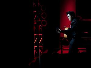 Elvis Presley impersonator performing in Branson, Missouri (Shutterstock)