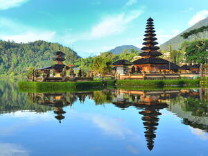 Lake Beratan on Bali Indonesia (Shutterstock)