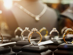 Jewelry diamond rings and necklaces (Shutterstock)