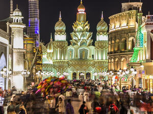 Colorful Entrance to Global Village with crowd timelapse in Dubai (Shutterstock)