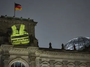 Germans Donned Yellow Vests (Twitter)