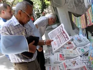 توقيف 3 صحفيين في القاهرة بداعي العمل بلا ترخيص في الشارع
