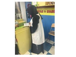The ongoing inspection campaigns made by the Center aimed to follow-up the compliance of hair-cutting and beauty salons with the standards set for this occupation by Abu Dhabi City Municipality. 