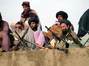 مقتل مدني أفغاني في قصف باكستاني عبر الحدود
