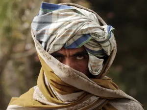 صفوف الجيش مثقلة بكبار الضباط فيما يعكس وضع دولة في حالة حرب منذ نحو 40 عاما
