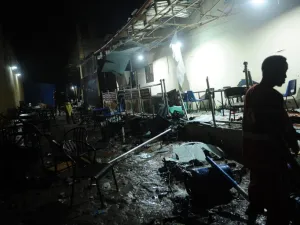 A man walks near the site of a car bomb explosion in Mogadishu on August 5, 2018. At least three were killed and five others injured after car bomb exploded outside a popular restaurant. (Mohamed ABDIWAHAB / AFP)