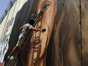 2 Italian graffiti artists arrested cause were painting a mural of the jailed Tamimi (Twitter)