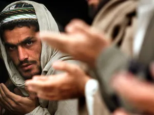 لقي 6 من رجال الشرطة مصرعهم في اشتباك مع مسلحين قرب نقطة تفتيش بشمال أفغانستان.
