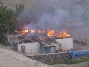 أنصار "داعش" أحرقوا المنازل، بعد أن رفض سكان المنطقة مبايعتهم 