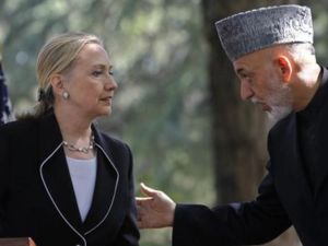 الرئيس الافغاني، حامد كرزاي ووزيرة الخارجية الاميركية هيلاري كلينتون خلال المؤتمر