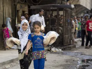 Syrian Children Stockpile Bread During the Siege of Aleppo (AFP)
