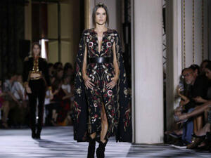 Alessandra Ambrosio made an appearance at the Mall of the Emirates. (Source: AFP)