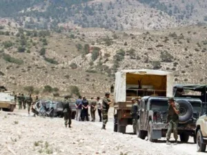  وضع الجيش الجزائري في مواجهة عمليات تهريب السلاح من ليبيا ما لا يقل عن 50 ألفًا من جنوده