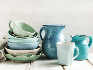 الأواني المصنوعة من السيراميك تجنبك رشح المعادن في الطعام الأواني المصنوعة من السيراميك تجنبك رشح المعادن في الطعام