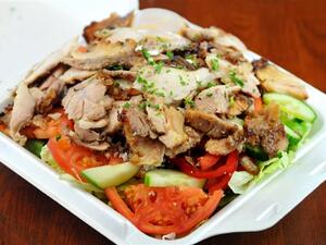  سلطة الشاورما بمخلل الخيار 