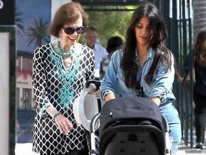 Kim,North and her grandma (MJ)  (Twitter)