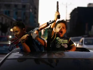 Palestinian children hold guns as they celebrate ceasefire agreement  (Twitter)