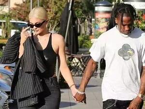 Kylie Jenner with Travis Scott (Twitter)