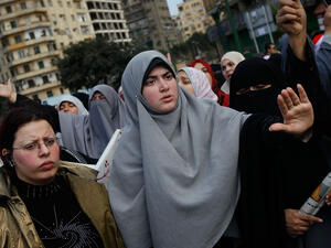 محكمة مصرية تعاقب 13 شرطيا بالحبس لإدانتهم بالتجمهر واحتجاز ضابط
