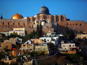 الأقصى مفتوح للجميع والاحتلال يكثف تواجده بالقدس
