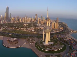 الكويت تعتقل مواطنا يقيم ببريطانيا لنشره تسجيلات مسيئة تخص زعماء خليجيين
