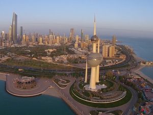 الكويت تعتقل مواطنا يقيم ببريطانيا لنشره تسجيلات مسيئة تخص زعماء خليجيين
