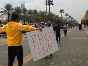 عناق مجاني في السعودية