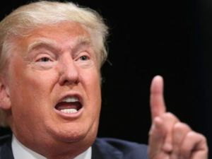 ترامب يدافع عن مدير حملته المتهم بالتعامل بخشونة مع صحافية
