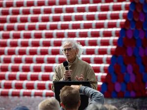 Artist Christo and Floating Mastaba art piece unveiled at Serpentine in Hyde Park (Twitter)