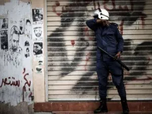 تطالب المعارضة بقيادة جمعية الوفاق باقامة ملكية دستورية في البحرين