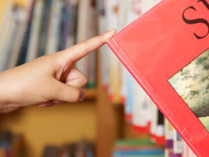 More than 160,000 e-books, including 4,600 in Arabic, and 24,442 full text journals, will be free to access to avid readers in Oman. (File photo)