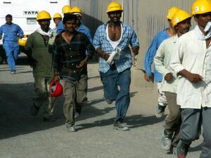 Migrant workers in Dubai (Wikimedia)