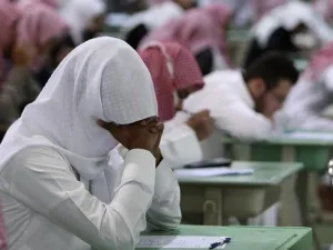 Saudi high school students taking their final exams in Jeddah. (AFP/File)