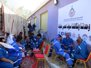 Kuwaiti oil workers arrive at the union headquarters in Al-Ahmadi, 35 km south of Kuwait city, on April 17, 2016. (AFP/Yasser Al-Zayyat)