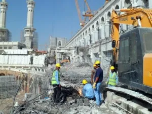Employees of the Saudi Binladin Group are seen at work in Mecca. (SPA)