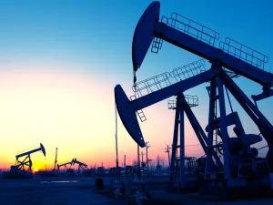 Some US lawmakers are arguing to repeal a longstanding ban on US crude oil exports. (Shutterstock)