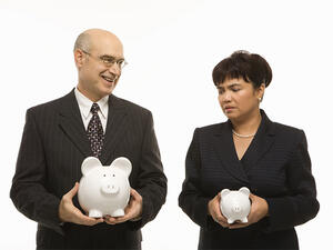 Wages of full-time Israeli male employees were 22% higher than wages of full-time female employees in 2011. (File photo)