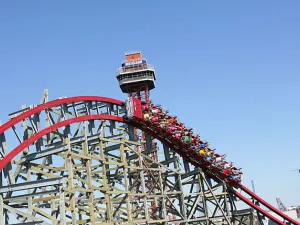 US theme park giant Six Flags has signed a deal to build amusement parks in Saudi Arabia, with the hopes of encouraging Saudis to spend more money at home. (File photo)