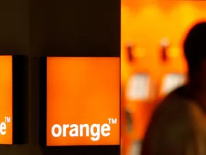 Orange Egypt signed a $484 million worth deal, Vodafone Egypt signed the agreement for $335 million, while Etisalat finalized a $535.5 million deal. (File photo) 