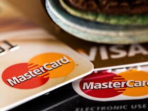 When choosing a card, you need to also think about the way you manage your personal finances. (Pixabay)