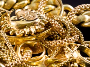 Gold 24K, the purest possible, currently sells for approximately EGP 522, the new 14K sells for EGP 304.6. (Shutterstock)