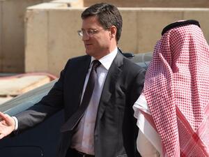 Russian Oil Minister Alexander Novak (L) arrives for a meeting with his Saudi counterpart in Riyadh on October 23, 2016. (AFP/Fayez Nureldine)