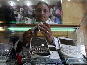 The Ministry of Commerce and Industry suspects up to 60 percent of mobile phone shops are cover-up businesses for expatriates. (AFP/File)