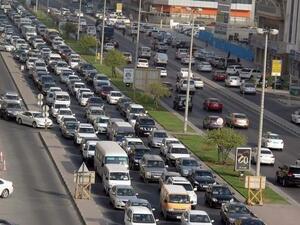 Traffic jams around the Financial Centre area and other roads in Dubai led to the closure of The Dubai Mall, The Mall of the Emirates, and Mirdiff City Centre. (Khaleej Times)