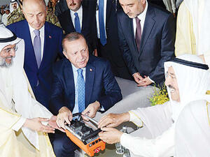 The Emir of Kuwait Sheikh Sabah Al-Ahmed Al-Jaber Al-Sabah and Turkish President Recep Tayyip Erdogan lay the foundation stone for construction of the new terminal at Kuwait International Airport in Kuwait City on May 9, 2017. (AFP) The Emir of Kuwait Sheikh Sabah Al-Ahmed Al-Jaber Al-Sabah and Turkish President Recep Tayyip Erdogan lay the foundation stone for construction of the new terminal at Kuwait International Airport in Kuwait City on May 9, 2017. (AFP)
